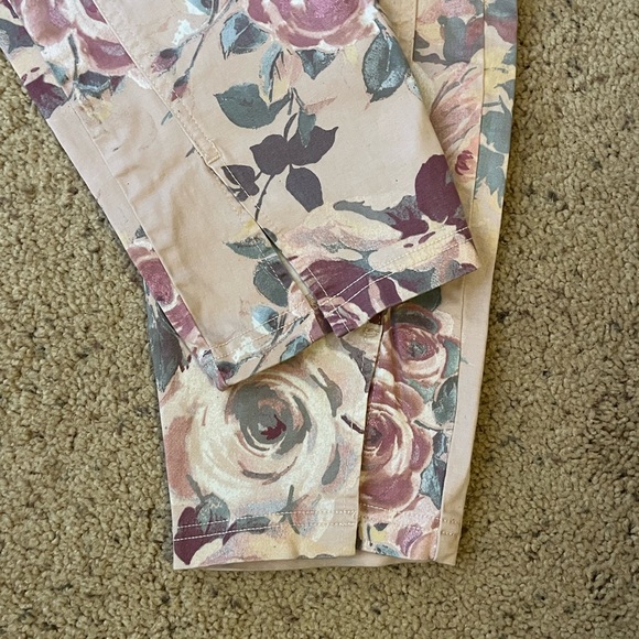 HUE Floral Skinny Leg Pull on pants! Size XL - Picture 4 of 9